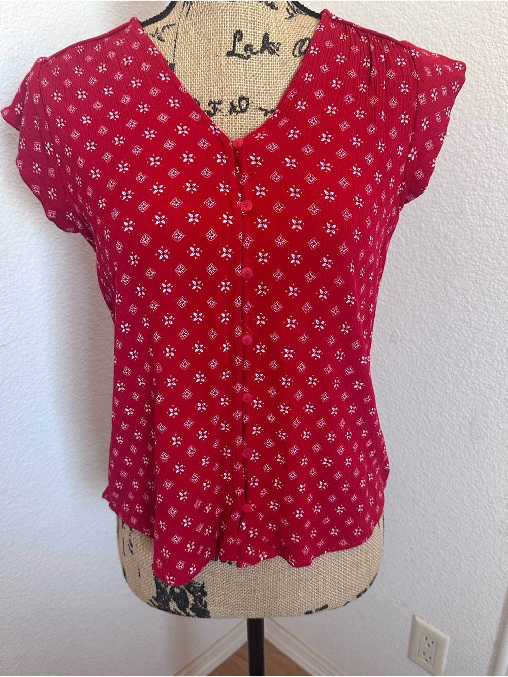 Liz Claiborne Red Button-Front Cap Sleeve Blouse Size M